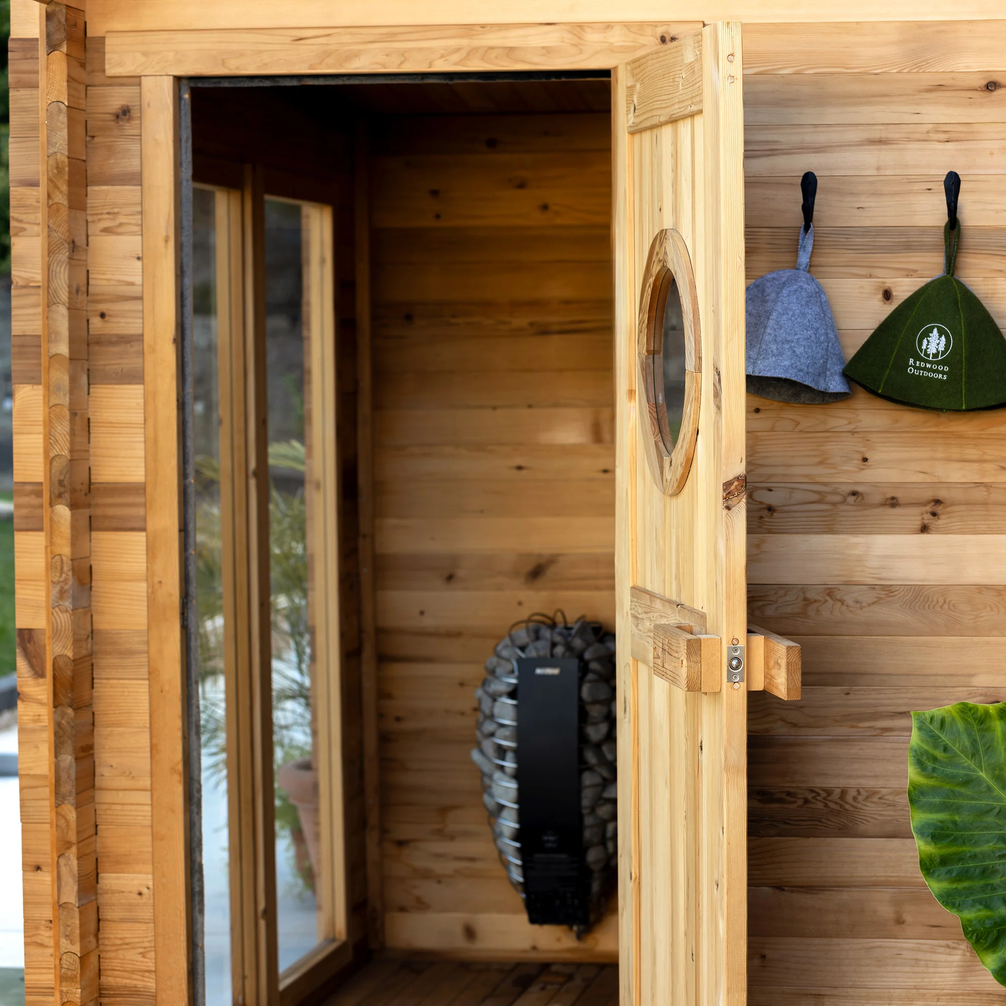 Garden Outdoor Sauna x Alaskan All-In-One Cold Plunge - Image 5